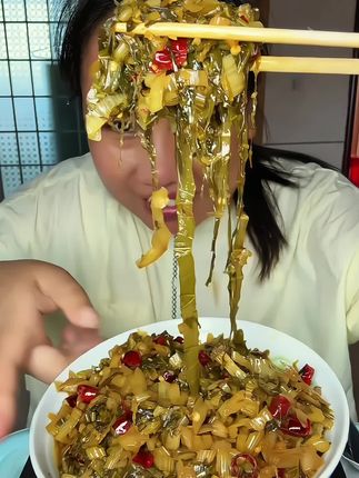 这是一道非常好吃的下饭菜腌白菜,这个菜拌饭能多吃好几碗#腌白菜 #咸菜 #下饭菜 #开胃菜 #好吃