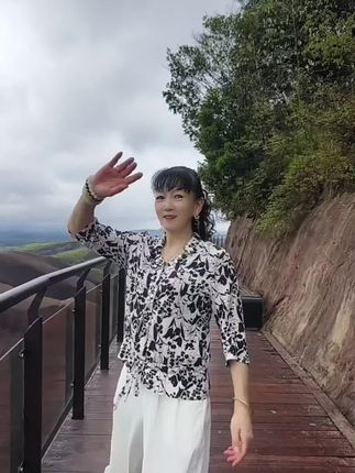 #爱生活爱旅游 #一起看风景 让我们一同踏上征途,向着心仪的地方漫步,体验登山的快乐,享受自然赋予的宁静和美好。手机拍摄分享感谢抖音