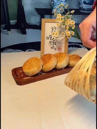 这个石家庄的黄庄月饼,用来当早餐和平时当个点心吃都非常的不错#美食 #传统糕点 #太好吃了 #手工美食 #月饼