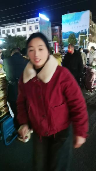 今天来刘老师的的豆腐摊了,今天见了刘老师的真人了,真帅气,刘老师的三角架更帅气!