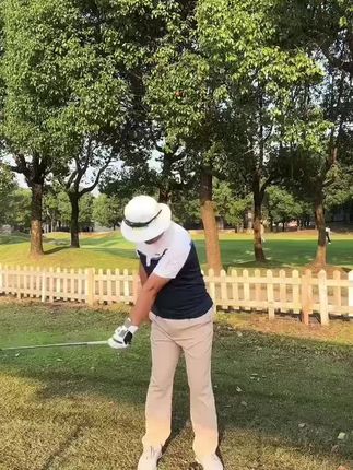 理想单手直腕设计,矫正挥杆腕部不稳定摆动影响 #高尔夫挥杆 #新手入门 #高尔夫穿搭 #功能性训练
