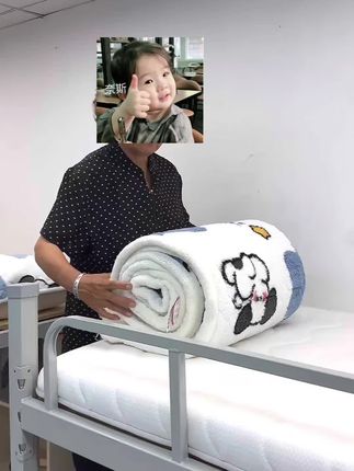 冬天学校宿舍没有暖气,我给孩子提前准备了牛奶绒床褥,绒绒的可当床单用防滑又保暖#牛奶绒床盖 #宿舍床盖 #加绒保暖