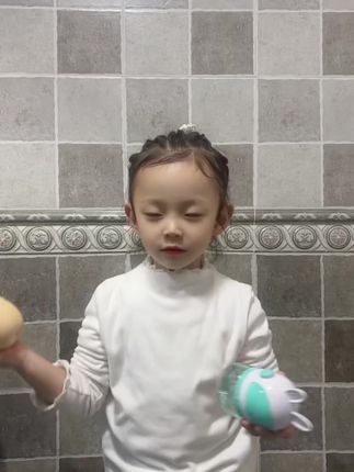 我爱你哟💗我的朋友 👯😘🪞🧴 可儿用的频率最高的护肤品,强烈推荐#英氏儿童面霜 #秋冬必备