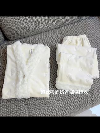 是一只软嘟嘟的蝴蝶呀~又开始期待冬天啦!海岛绒的蝴蝶睡衣,我可以夸100次😭#睡衣#秋冬睡衣#甜美睡衣#海岛绒睡衣 #好穿不臃肿