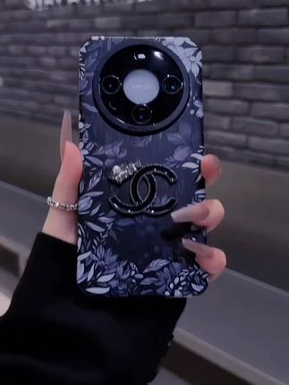 轻奢高级壳来喽~富婆宝子们闭眼冲~轻奢瞳眼翻毛皮花洞适用苹果16华为vivo小米oppo手链手机壳女#手机壳#这个手机壳真的长在我心巴上了 #美出高级感#在抖音上入手的好东西#快分享给你的好友