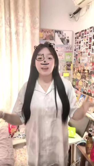 云熠!星河姐夫不配合 #郝熠然#云旗 那就让小星河的女儿来吧!其实还有面膜和防晒,那是我自己用的,主要我不化妆,不然一定会买卡姿兰和逐本,我是真的觉得他俩的代言的都好实用,价格也不贵,质量还好!