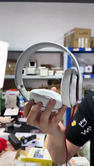 Beats Studio2 录音师二代捡漏! 一体折叠头梁、加厚蛋白耳罩长时间佩戴舒适,机房办公、音频剪辑、游戏台式机专用,摆脱蓝牙电量焦虑!#BEATS #头戴式耳机 #头戴式耳机推荐 #有线耳机 #BEATS耳机