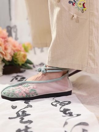 夏季汉服凉鞋 网纱平底显禅意 #网纱鞋子 #民族风绣花鞋 #汉服鞋 #国风刺绣 #透气舒适