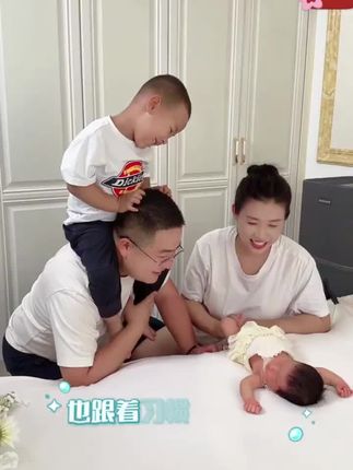 婆婆是这个世界上豪无血缘关系,但是却相处最亲密的人。何其有幸遇到你,你对我的好,我都会铭记于心,承蒙厚爱,有幸被疼爱。# 好物推荐 # 婆媳 # 何其幸运遇见你 # 蕾蕾的乡村生活 # 油污净