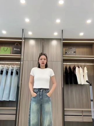 这个裤子真的,我穿了我就想飞,太舒服了,版型又好,质量又好,面料又舒服,颜色又好看。#牛仔裤 #阔腿裤 #牛仔裤天花板 @DOU+上热门 @DOU+小助手 #无限回购的宝藏单品