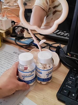 现在我们这个年龄拼的是健康,拼的是开心,和老公都常吃的钙,液体的钙,好吸收的钙! 最近吃了一段时间,晚上睡觉腿不抽筋了,真的很好。康恩贝老品牌,小分子钙#适合孩子好吸收的钙 #补钙 #康恩贝 #钙片选择