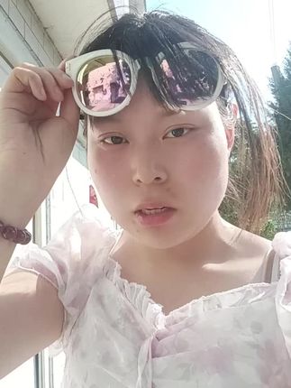 那女的你开这家店，你赶紧联系我，我开播给我刷礼物