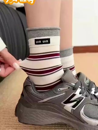 #爱诗榆 #爱诗榆保暖袜 #秋季主打简单干净氛围感 #条纹袜 #袜子推荐