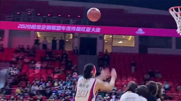 陈登星 39 岁凭扣篮征服世界,书写黄种人的飞人传奇#篮球 #扣篮 #陈登星 #青年创作者成长计划 #充能计划