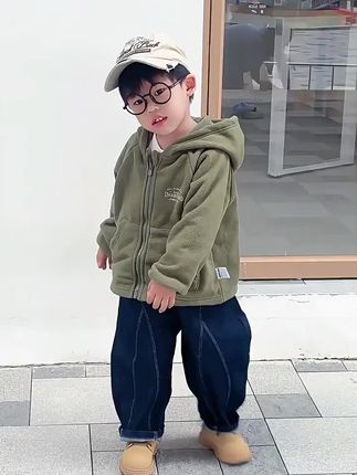 男宝宝的百搭神裤👖还有加绒款哈#潮酷穿搭 #帅气出场 #每日更新 #高品质童装 #牛仔裤