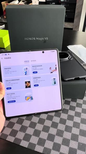 新到荣耀MagicV5 16+512G绒黑色一台 正品国行 成色98新 在保到26年10月1日 带走内屏险 电池效率100% 纯原无拆修 盒子配件大全套!#荣耀magicv5 #magicv5 #荣耀折叠屏 #精品二手机