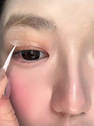 贴上即隐形的双眼皮贴,秒变双眼皮,自热又无痕,双倍放大双眼 ##双眼皮贴 #隐形双眼皮贴 #眼妆 #双眼皮贴很自然