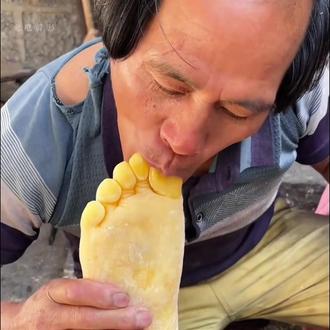 网络人物志老杨,这真是食物链顶端的男人 #人物志 #猎奇 #美食 #万万没想到 #抽象