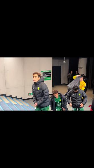 但故事的最后你好像还是说了,拜拜👋🏻,谢谢你张源,感谢你为国安这两年半以来做出的奉献,也亲眼在工体见证了你为国安收获的两粒进球!天下没有不散的筵席,祝你未来一切顺利!我会牢牢记住你的脸!北京,工体永远是你的家,等你回来!@张源同學 #北京国安 #张源 #足球 #球迷 #唯有足球不可辜负