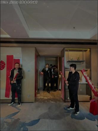 结个婚而已,有这么紧张吗,老婆都认错!#婚礼现场 #认错人 #婚礼 #热点#在意你的话