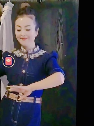 三年前的幸福满满的。三年后成单身狗一条,的确不该认识你,认识你是一个最大的错误,毁了我一生,害了我一生,你晚上做噩梦吗?,你睡得好安稳觉吗?,我晚上躺在床上,脑子里头全部都是这三年,回忆前前后后的 一举一动的眼神,我老做噩梦,你的目的终于达到了,