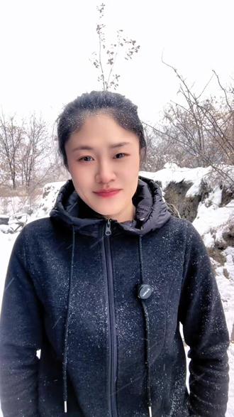 成长从不是等出来的,而是干出来的。你不必一开始就完美,只要敢迈出第一步,笨拙的尝试也比原地徘徊强。把“我不行”换成“我试试”,把“再等等”改成“现在做”,有句话叫,简单事情重复做,重复事情认真做,时间会给你想要的答案。#创作者扶持计划 #抖音推广 #正能量分享 #每日分享 #情感共鸣