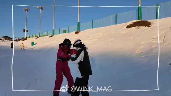 云熠99 #云旗Yunqi教郝熠然滑雪,名场面郝熠然坐滑雪板上抱云旗Yunqi大腿划雪