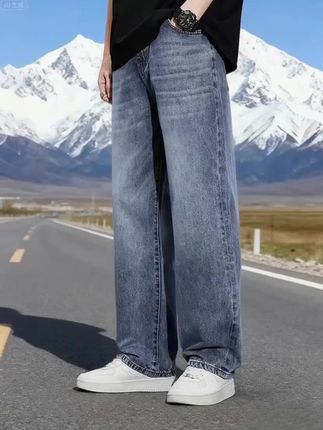 还在为春秋穿搭发愁?回力新款男士牛仔裤来救场!它延续经典美式高街风,阔腿直筒设计,时髦又大气,适配各种腿型。无论是搭配简约T恤,还是潮流卫衣,都能轻松拿捏休闲感。日常出街、通勤都很适配,穿上秒变街头潮男!#牛仔裤 #牛仔裤穿搭 #显高显瘦显腿长 #宽松显瘦 #潮流穿搭 @抖加🔥上热门🔥dou+🔥热点宝 @抖音小助手
