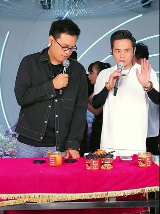 与花相约萝卜干好吃又下饭。九块九到手两瓶。