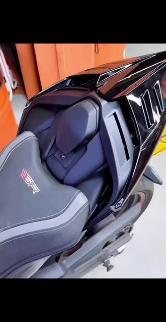 适用春风450SR改装后驼峰杜卡迪兰博基尼联名后尾翼驼峰竞技战斗 #创作灵感 #春风450sr#春风450SR后驼峰#兰博基尼联名后驼峰#爱机车爱生活@DOU+小助手