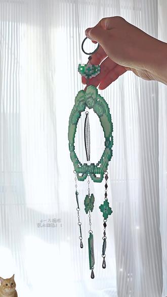 贤者风铃拼豆🎐|拼豆+美甲小亮片 图纸来源在小🍠:呱呱酱呱 羊角 小菜爱吃饭
#拼豆 #贤者 #无畏契约 #拼豆风铃 #拼豆日常