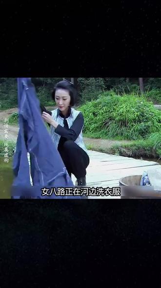 女八路对战小鬼子,一招制胜,这样杀鬼子真解气。