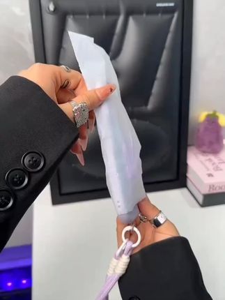 好可爱的紫色小怪兽壳壳,带支架解放双手,还有挂绳好喜欢#创意手机壳 #这个手机壳真的长在我心巴上了