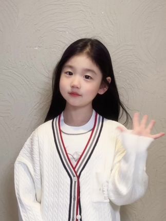 女儿这样穿太好看啦#我的女孩👧🏻 #骗你生女儿 #高级感穿搭 #女孩子是最可爱的生物#早秋穿搭