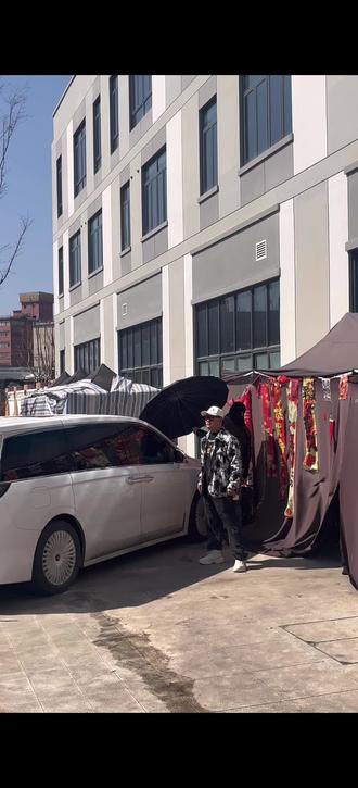 今天侯明昊真是帅出新高度!