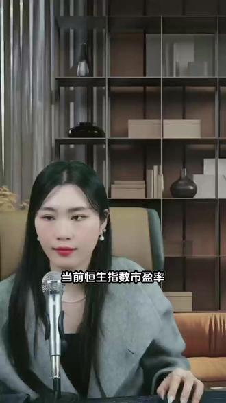 当前恒生指数市盈率 11.94 倍、恒生科技指数 23.55 倍,显著低于纳斯达克 42.15 倍的估值水平,具备明确修复空间。12 月美联储降息预期(概率 89.2%)与国内政策宽松共振,叠加 AI 产业周期向上,港股科技、新消费、创新药三大赛道值得关注。科技板块受益于 DeepSeek 等国产大模型迭代,新消费承接 Z 世代体验式需求,创新药则因医保政策宽松打开盈利空间。
配置上建议通过港股通或 QDII 基金布局:核心仓位聚焦恒生科技指数成分股,重点关注 AI 基础设施和平台经济龙头;卫星仓位搭配港股创新药(当前市盈率 31.27 倍,处近 5 年 14.93% 分位)和券商板块(受益港股成交额激增 126%)。操作上采用 “定投 + 波段” 结合,逢指数回调加仓,避免一次性重仓,同时规避受日本加息扰动的高波动标的。