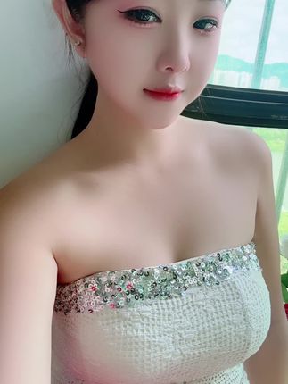 你把我看得轻如鸿毛 就别指望自己还是我心中的泰山. #美女#你的女友已上线 #可以做你的小宝贝吗