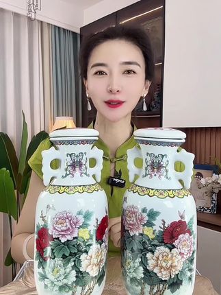 景德镇的陶瓷配上杏花村的美酒,珍藏级别美酒!不仅好喝,放在酒柜里是相当漂完了!#白酒推荐#杏花村酒 #送礼佳品#纯粮酿造#好喝不贵