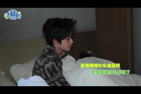 《愚人节特辑》王橹杰cut
每次醒来头发都是鸟窝哈哈哈
橹橹就这么萌萌的看着你(๑´0`๑)
优雅实在是优雅
侧颜好帅啊
#王橹杰#愚人节#优雅#向全世界安利 #神图名场面