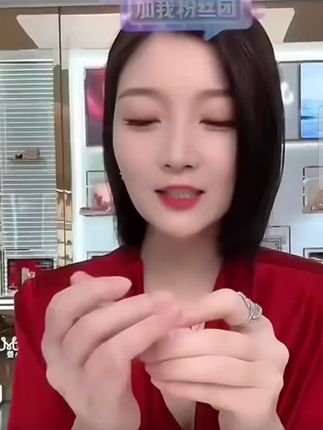 漠小曼千人千色润唇膏,会变颜色的润唇膏,活动价58元两支