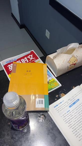 语法学起来 一般现在,现在进行,现在完成,介词的用法,固定搭配,很多语法都考了,小朋友们加油吧!现在背单词就是最基础的了。#英语 #学习