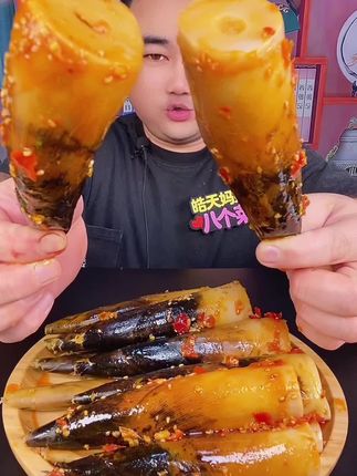 破价了 一包一斤,香辣手剥笋,泡椒原味手拨笋,脆嫩多汁,解馋解腻,开袋即食下饭菜,追剧小零食,餐桌必备蔬菜零食,营养丰富,老少皆宜都爱吃,今天你吃了吗?快来尝尝鲜奥#手拨笋#手剥笋 #零食推荐 #好吃到停不下来 #谁懂这一口的好吃程度