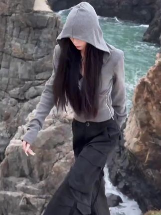 2025秋季女款专属设计感交叉打底连帽开衫T恤! #秋季开衫女款 #交叉打底衫 #小众连帽上衣 #秋季新款服饰 #设计感T恤