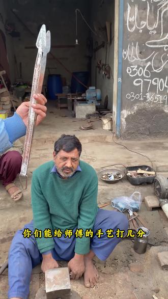 手搓金属夹子,师傅将铁条锻打成夹子,超实用! #手搓万物 #手工制作 #手艺人 #手工锻打 #打铁老手艺