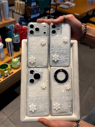 会下雪的手机壳!摇一摇就有漫天飘雪~ 谁懂啊 真的会玩一整天!#苹果17 #这个手机壳真的长在我心巴上了 #手机壳推荐 #爱了爱了