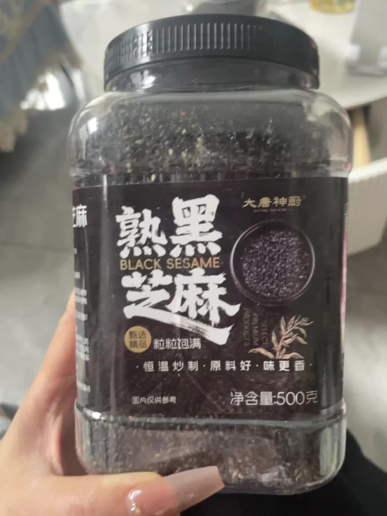 都知道黑芝麻得好处吗?现在大多数都有脱发问题,给大家分享一些黑芝麻做法,黑芝麻蒸鸡蛋,少许香油和盐即可,每天早上坚持一段时间,还可以把芝麻打碎加蜂蜜冲水好,好处不一样,便秘患者得福音#纯天然无添加 #有点上头 #补气血