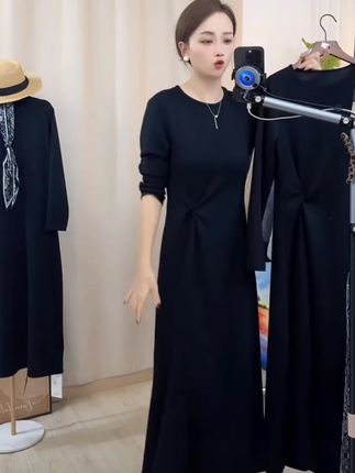 女生韩系ins衣服宽松休闲显瘦长款打底气质连衣裙百搭老钱风女装#连衣裙#气质穿搭#遮肉显瘦#休闲百搭#时尚穿搭@DOU+上热门 @DOU+小助手