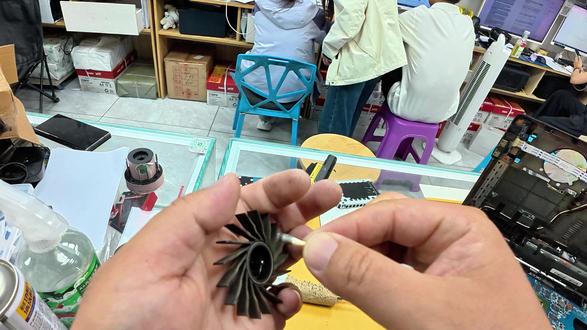 老款宏碁笔记本风扇异响深度清灰完美解决 老款宏碁笔记本风扇异响深度清灰完美解决#电脑清灰 #晋中信息学院