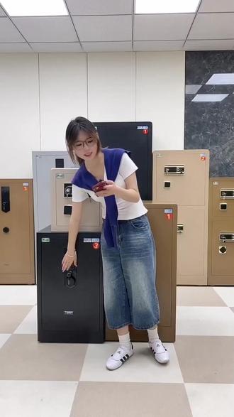 指纹秒开!家用保险柜还能远程智控报警?