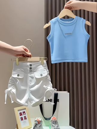 #我要上热门🔥 女童辣妹套装夏季2025新款女孩夏装洋气白色短裤儿童韩系穿搭背心#夏季穿搭 #高品质童装 #爆款热卖中 #大数据推荐给有需要的人